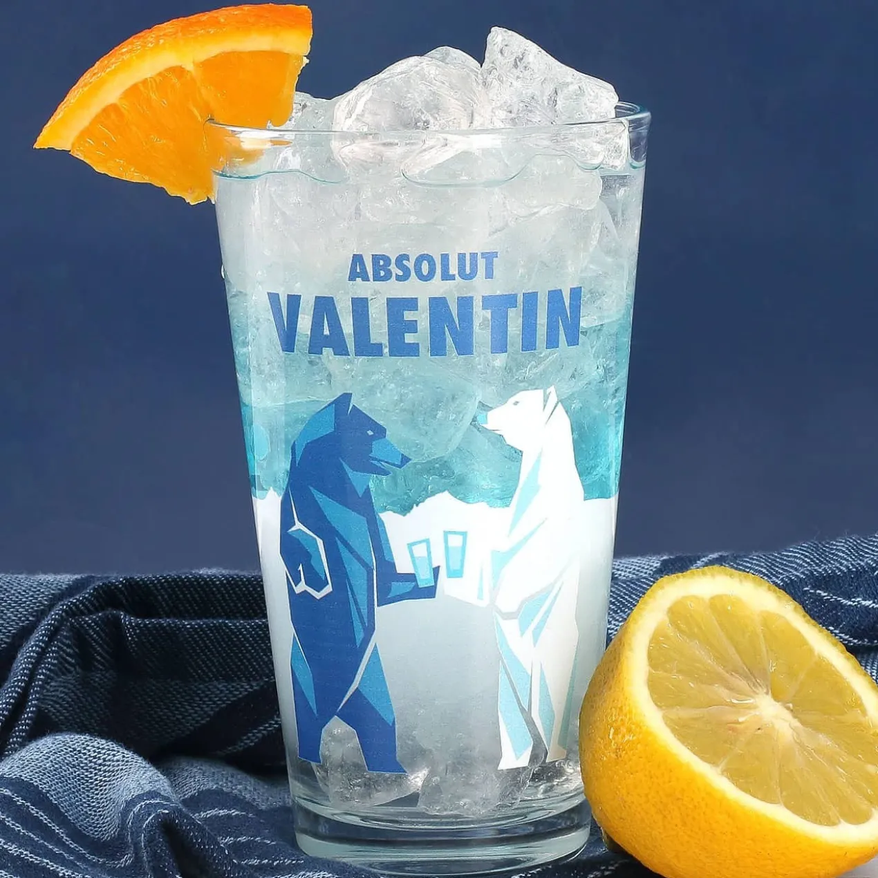 Absolut Vodka Set mit bedrucktem Glas und einer Flasche Vodka in persönlicher Geschenkbox