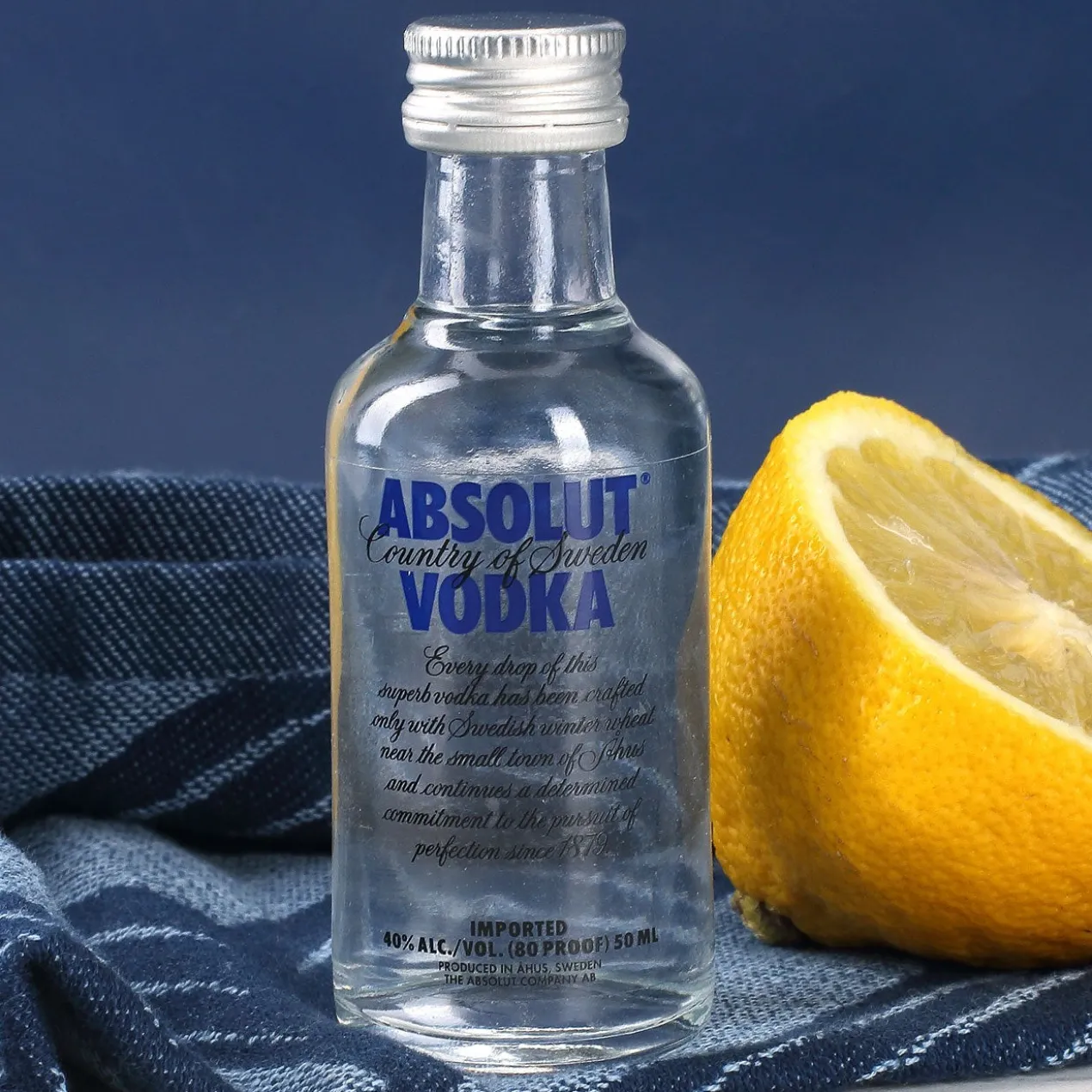 Absolut Vodka Set mit bedrucktem Glas und einer Flasche Vodka in persönlicher Geschenkbox