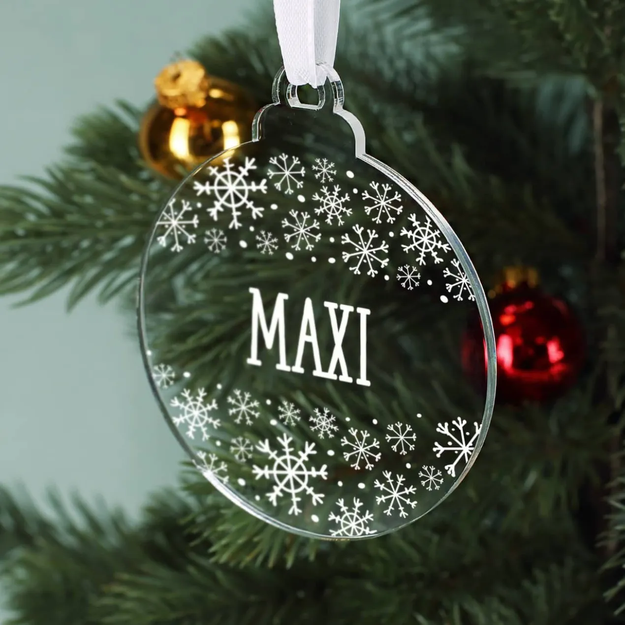 Acryl-Christbaumkugel mit Name und Schneeflocken bedruckt