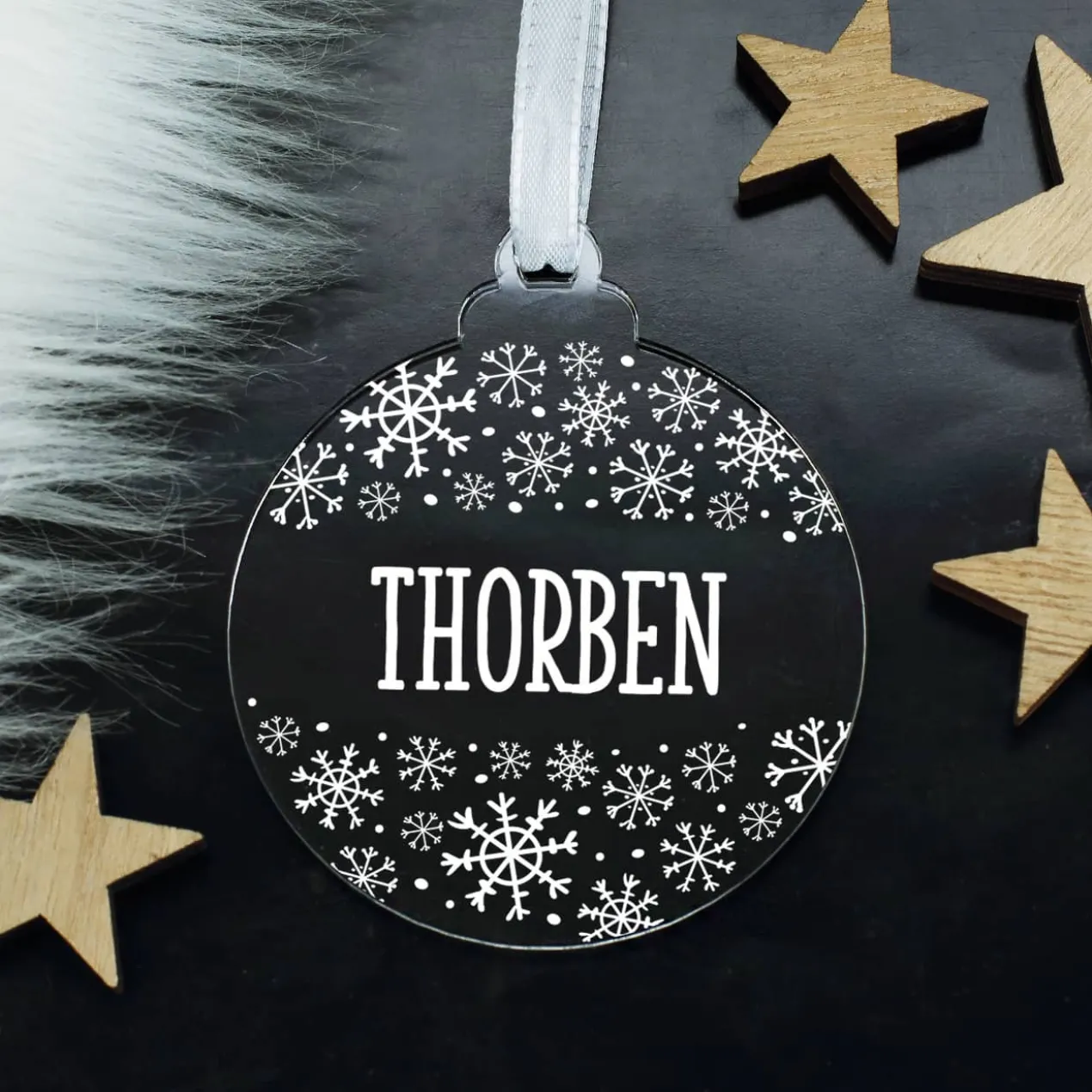 Acryl-Christbaumkugel mit Name und Schneeflocken bedruckt