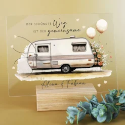 Acrylschild mit Campinganhänger & Blumenmotiv inkl. Wunschnamen zur Hochzeit