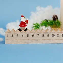 Adventskalender 'Walking Santa' aus Holz mit kleiner Figur | Personalisierbar mit Text