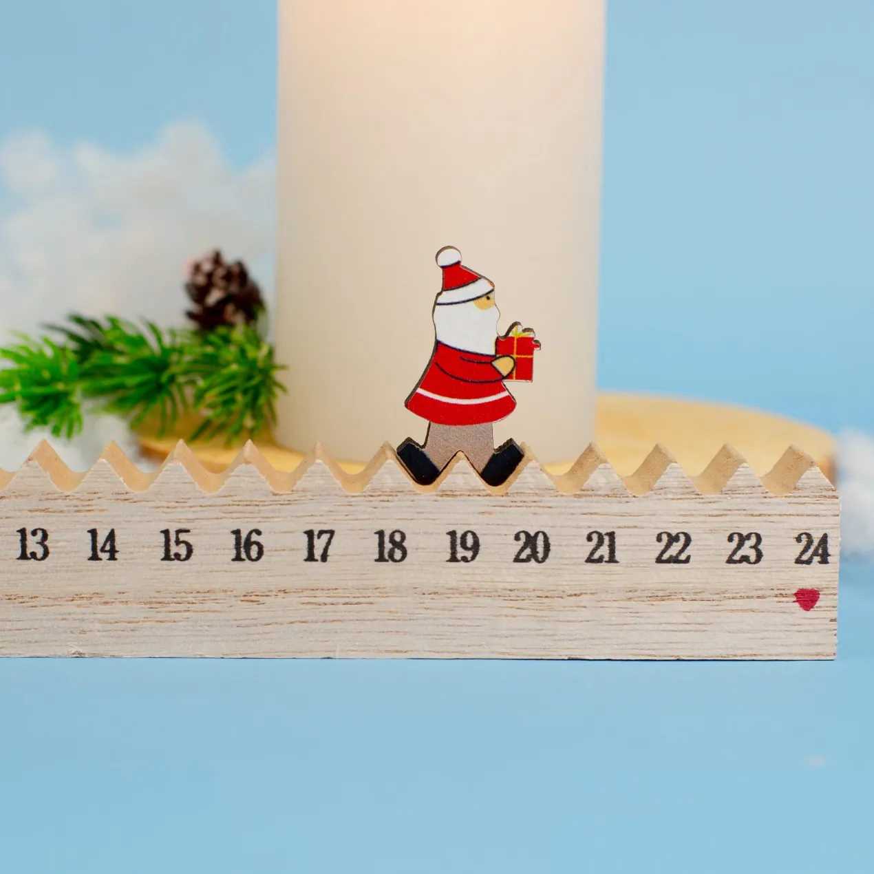 Adventskalender 'Walking Santa' aus Holz mit kleiner Figur | Personalisierbar mit Text