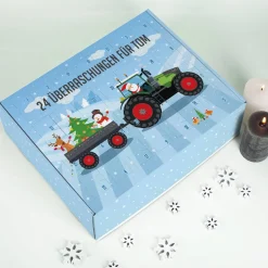 Adventskalender zum selbst Befüllen mit grünem Traktor und Wunschtext