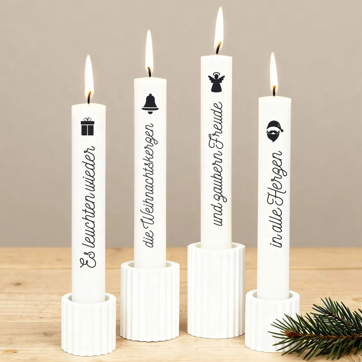 Adventskerzen mit Weihnachtsmotiven personalisiert mit Wunschtext | 4er Set Stabkerzen