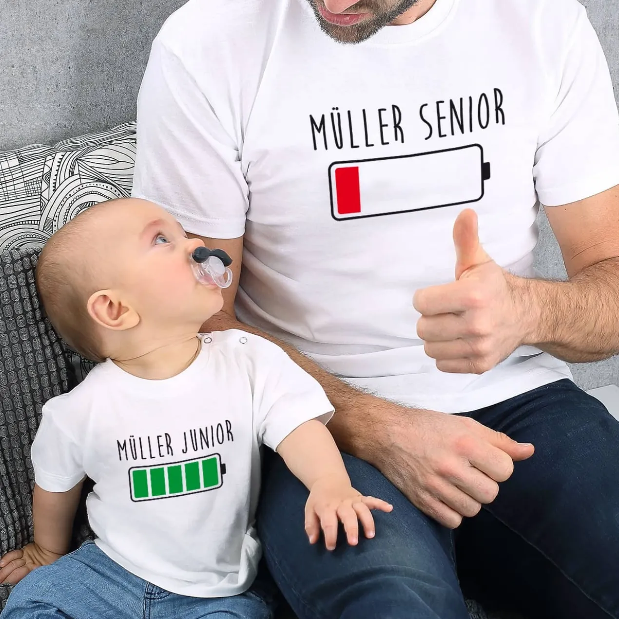 Akku - T-Shirt für Vater und Sohn mit Ihrem Wunschtext bedruckt