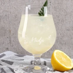 Alkoholfreier Cocktail im Set mit Box, graviertem Glas und Postkarte