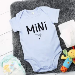 Babybody in hellblau mit Name für MINI - Jungen