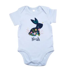 Babybody in pastellrosa mit Name und Osterhase