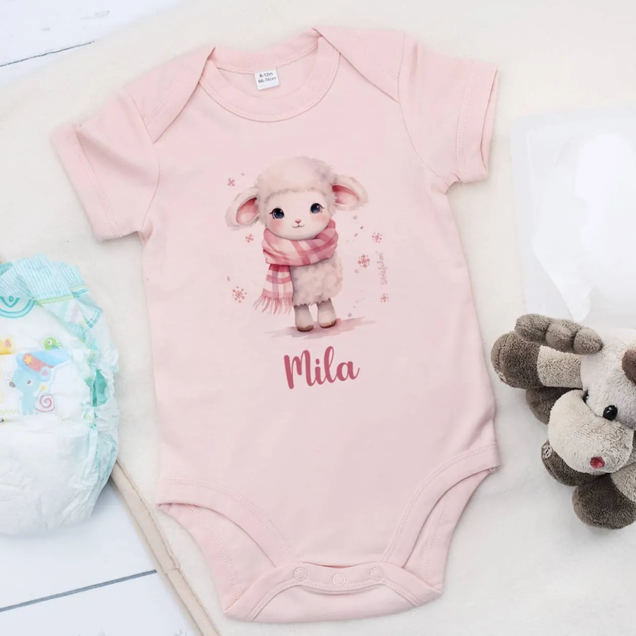 Babybody in Rosa mit Schäfchen und Wunschtext