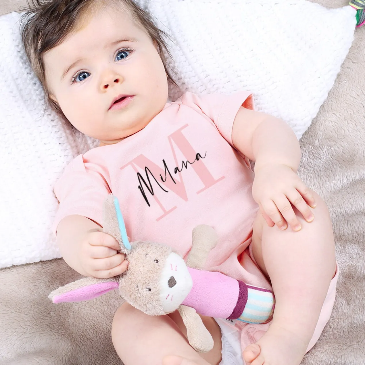 Babygeschenk - Body in rosa mit Name und Initiale