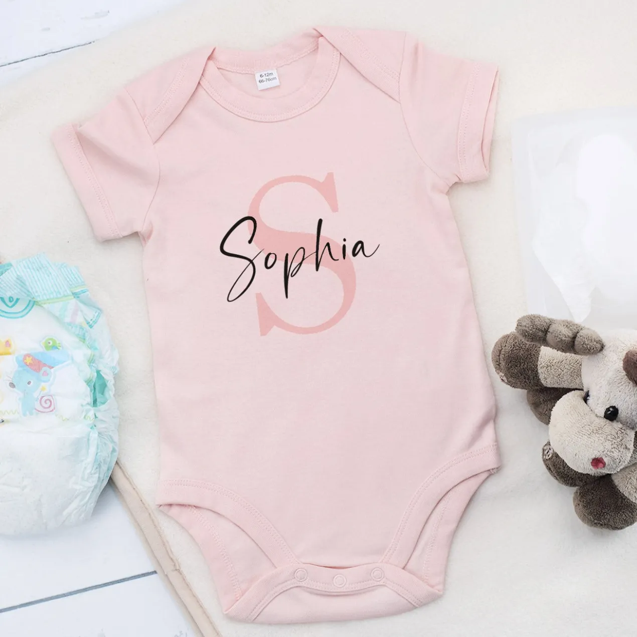 Babygeschenk - Body in rosa mit Name und Initiale