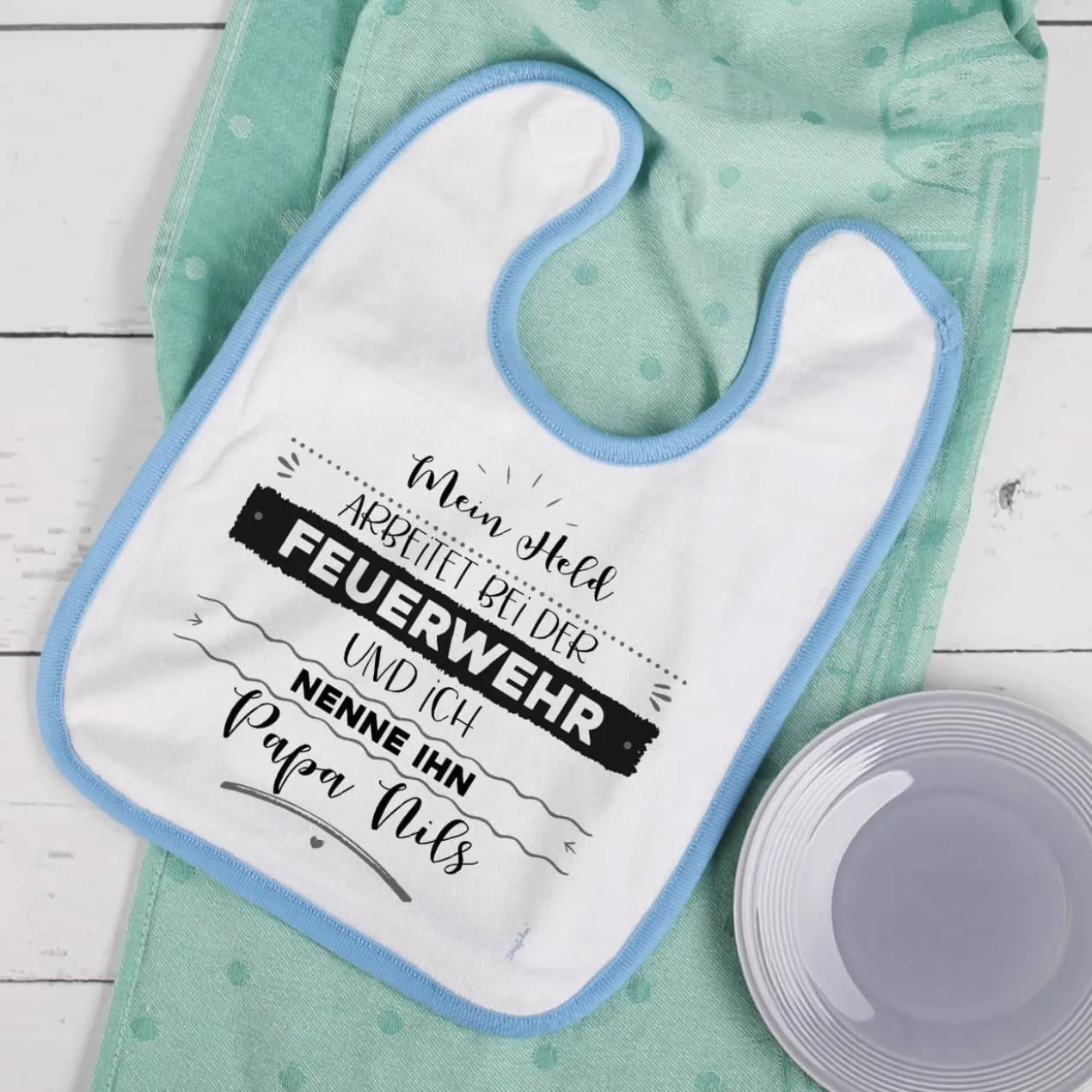 Baby Lätzchen in weiß/blau mit Ihrem Spruch persönlich bedruckt