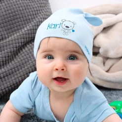 Babymütze in verschiedenen Farben mit Namensaufdruck