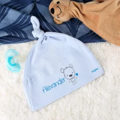 Babymütze in verschiedenen Farben mit Namensaufdruck