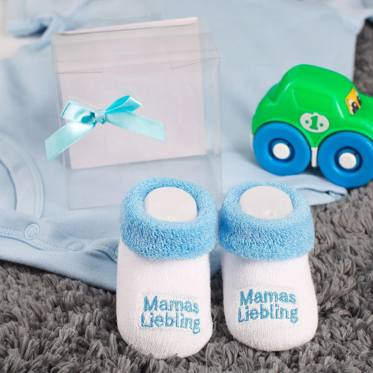 Babys erste Söckchen - Mamas Liebling in blau