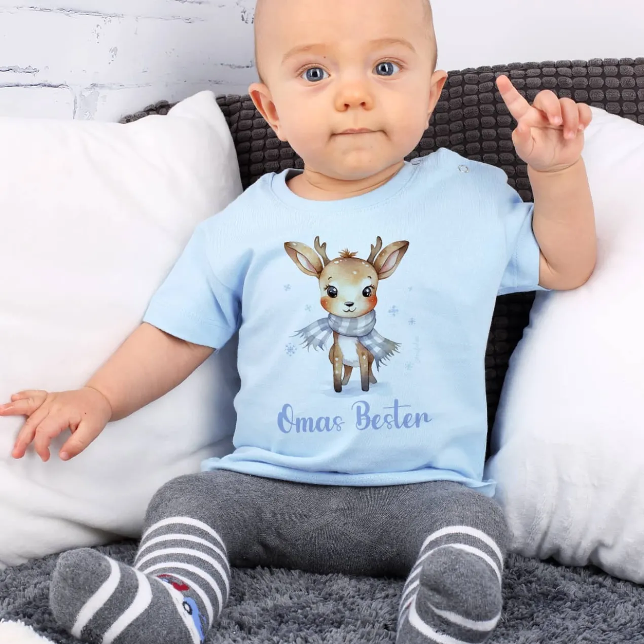 Babyshirt in blau mit niedlichem Rentier und Wunschtext