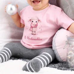 Babyshirt in Rosa mit Schäfchen und Wunschtext