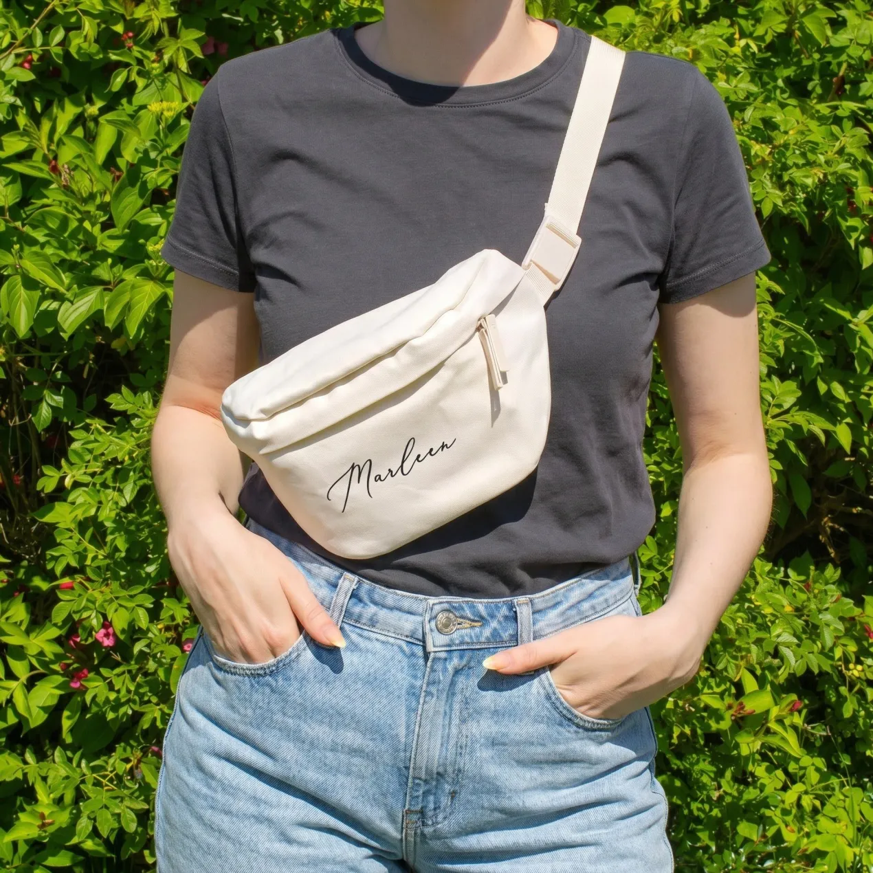 Bauchtasche als Geschenk für Frauen | Personalisierte Gürteltasche für JGA & Geburtstag in Beige Rosa
