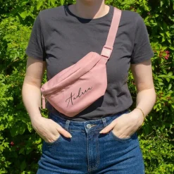 Bauchtasche als Geschenk für Frauen | Personalisierte Gürteltasche für JGA & Geburtstag in Beige Rosa
