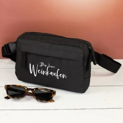 Bauchtasche 'Bin Weinkaufen' in Schwarz & Rosa | Umhängetasche als Geschenk für Frauen & Weinliebhaber