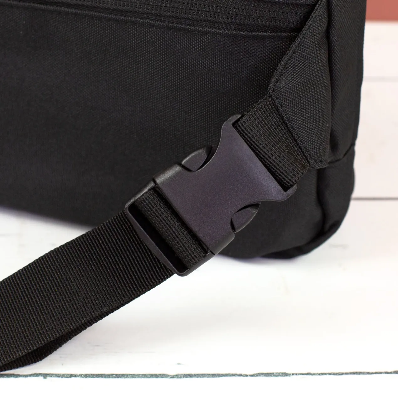 Bauchtasche 'Bin Weinkaufen' in Schwarz & Rosa | Umhängetasche als Geschenk für Frauen & Weinliebhaber