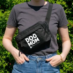 Bauchtasche 'Dog Mom' personalisiert mit Name in Schwarz o. Rosa | Gürteltasche für Hunde Mama & Frauen