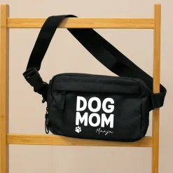 Bauchtasche 'Dog Mom' personalisiert mit Name in Schwarz o. Rosa | Gürteltasche für Hunde Mama & Frauen