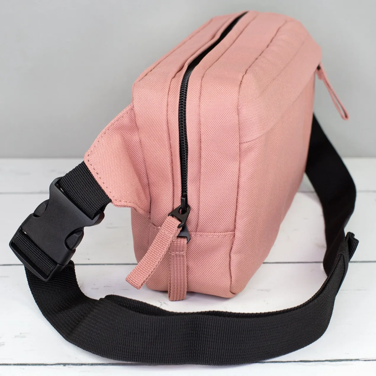 Bauchtasche 'Dog Mom' personalisiert mit Name in Schwarz o. Rosa | Gürteltasche für Hunde Mama & Frauen