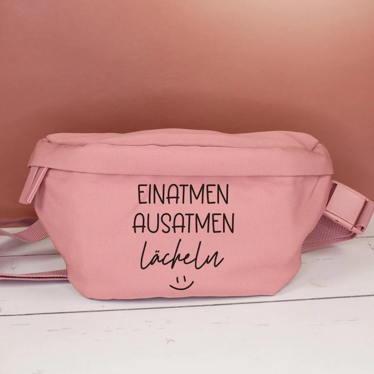 Bauchtasche 'Einatmen Ausatmen Lächeln' | Crossbody Tasche als lustiges Geschenk für Frauen & Kollegen