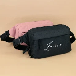 Bauchtasche mit Name personalisiert in schwarz oder rosa | Gürteltasche als Geschenk für Frauen