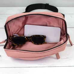 Bauchtasche mit Name personalisiert in schwarz oder rosa | Gürteltasche als Geschenk für Frauen