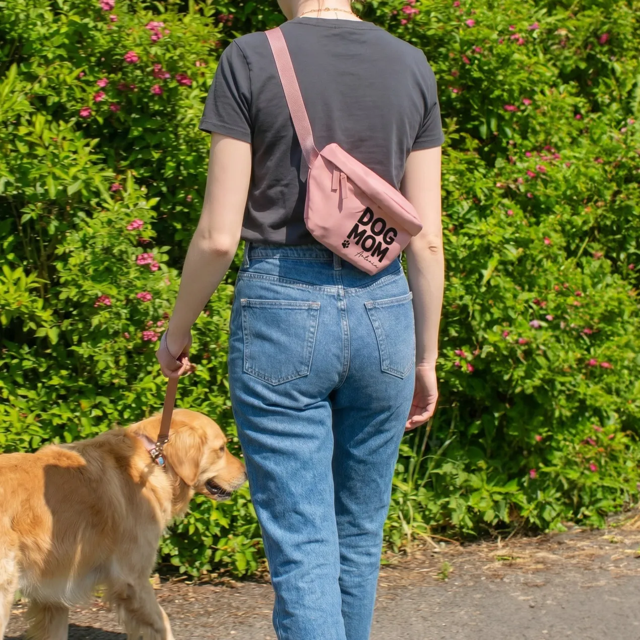 Bauchtasche personalisiert mit Name in Beige o. Rosa 'Dog Mom' | Gürteltasche für Hunde Mama & Frauen