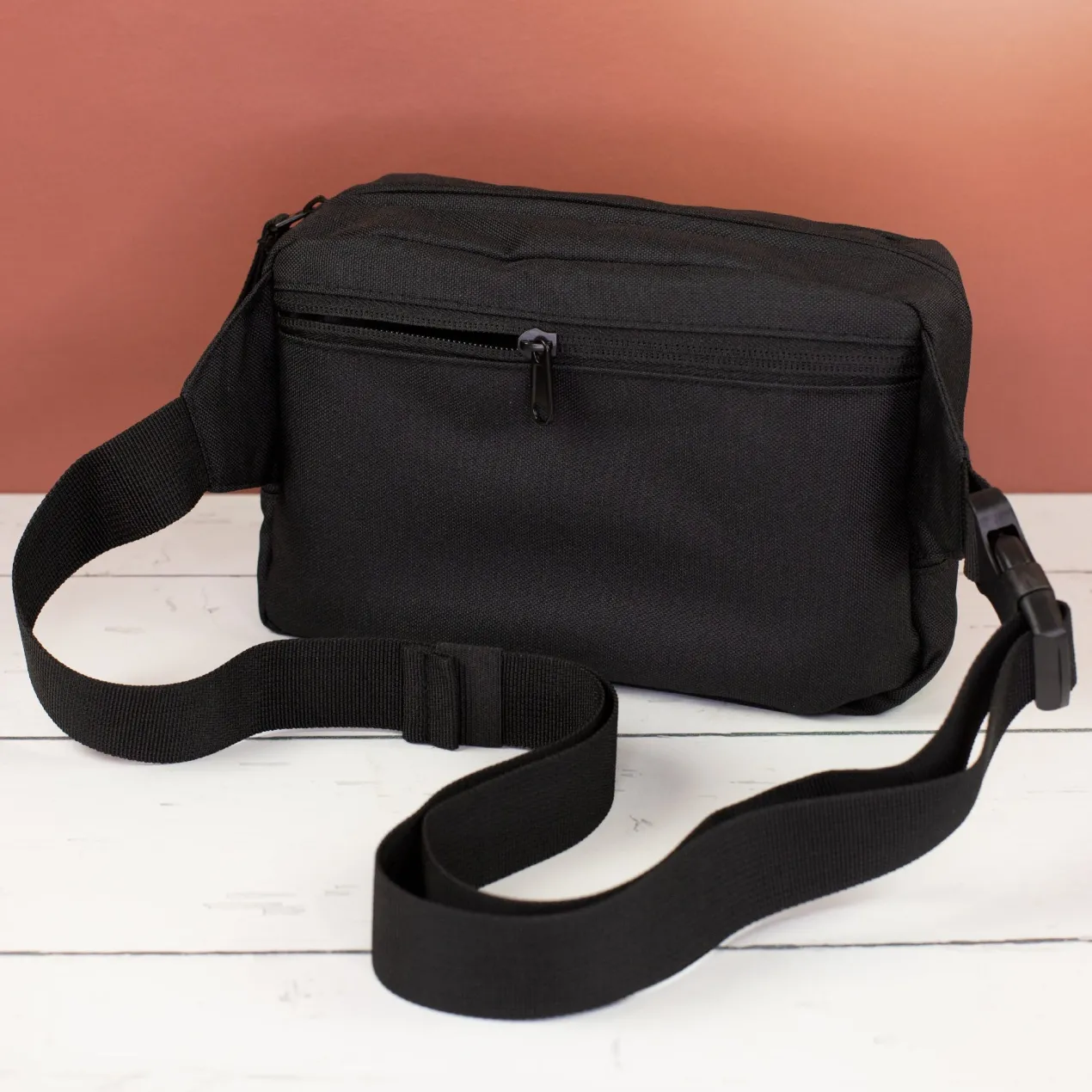 Bauchtasche 'Unnötiger Sozialkontakt' | Umhängetasche als lustiges Geschenk für Frauen mit Farbwahl