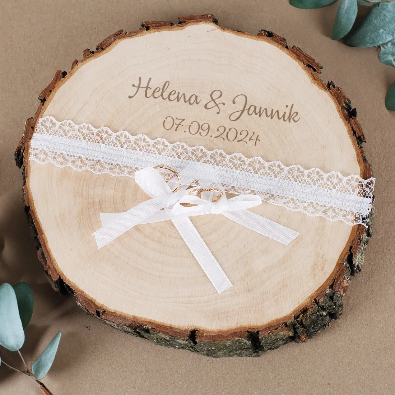 Baumscheibe mit Gravur ideal für Hochzeitsringe oder als Tischdeko
