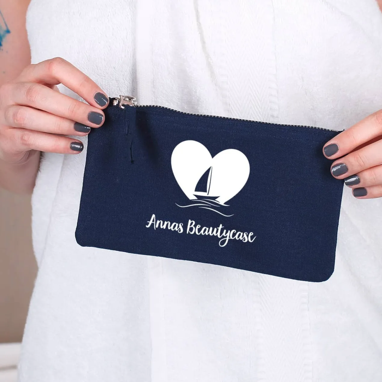 Beautycase dunkelblau mit Schiffchen und Wunschtext