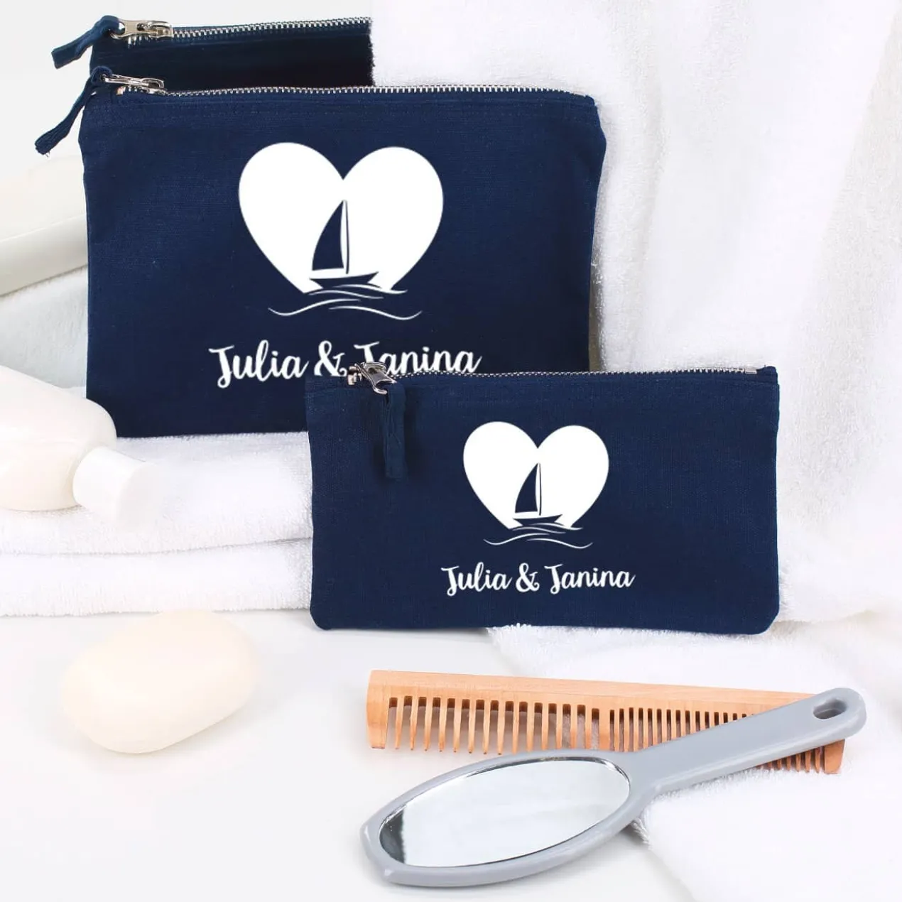 Beautycase dunkelblau mit Schiffchen und Wunschtext