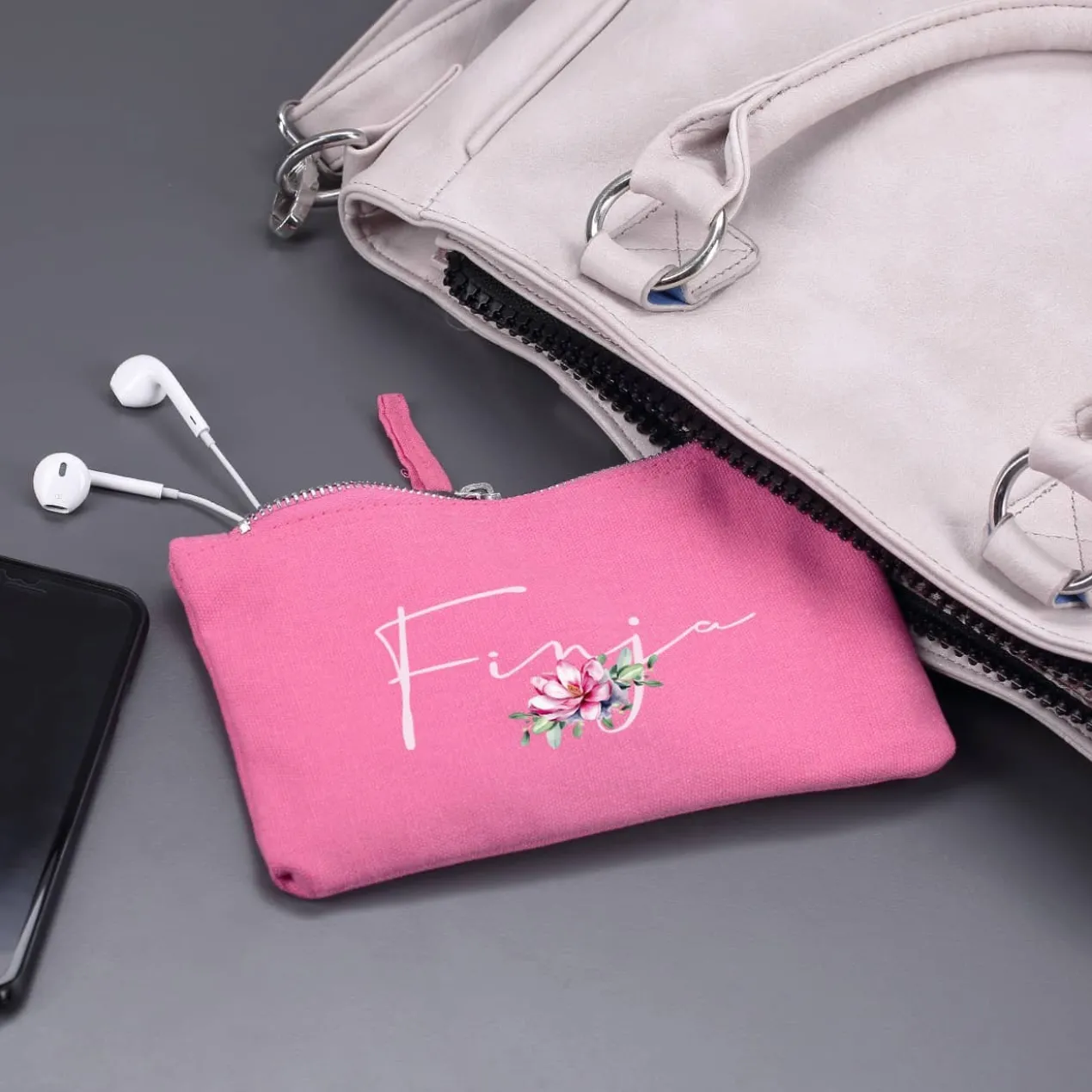 Beautycase mit Magnolienblüte und Name