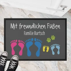 Bedruckte Fußmatte Mit freundlichen Füßen - personalisiert mit Text