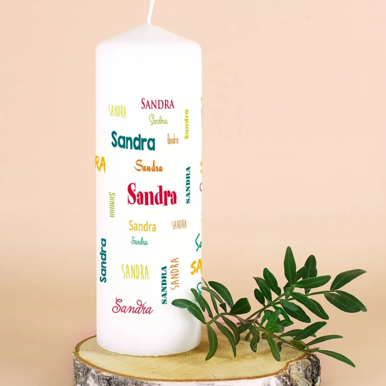 Bedruckte Kerze mit Namen in verschiedenen Schriftarten