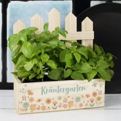 Bedruckter Pflanzkorb mit Zaundetail, buntem Blumenmotiv und Wunschtext