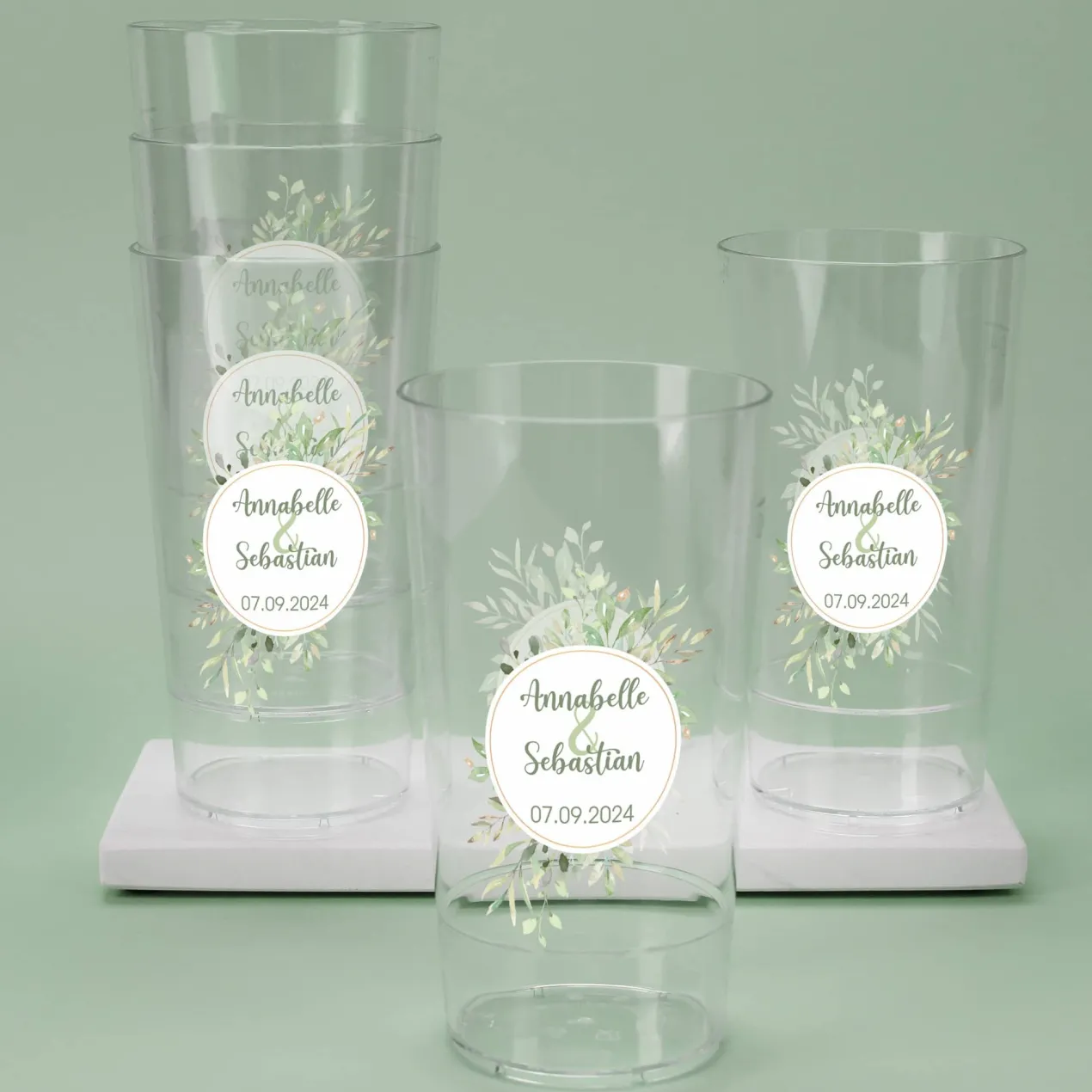 Bedruckter Stapelbecher mit Namen und Datum für Hochzeit, Polterabend, JGA