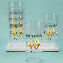 Bedruckter Stapelbecher zum Geburtstag mit Name und Alter