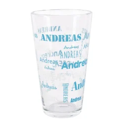 bedrucktes Trinkglas mit Namen in verschiedenen Schriftarten