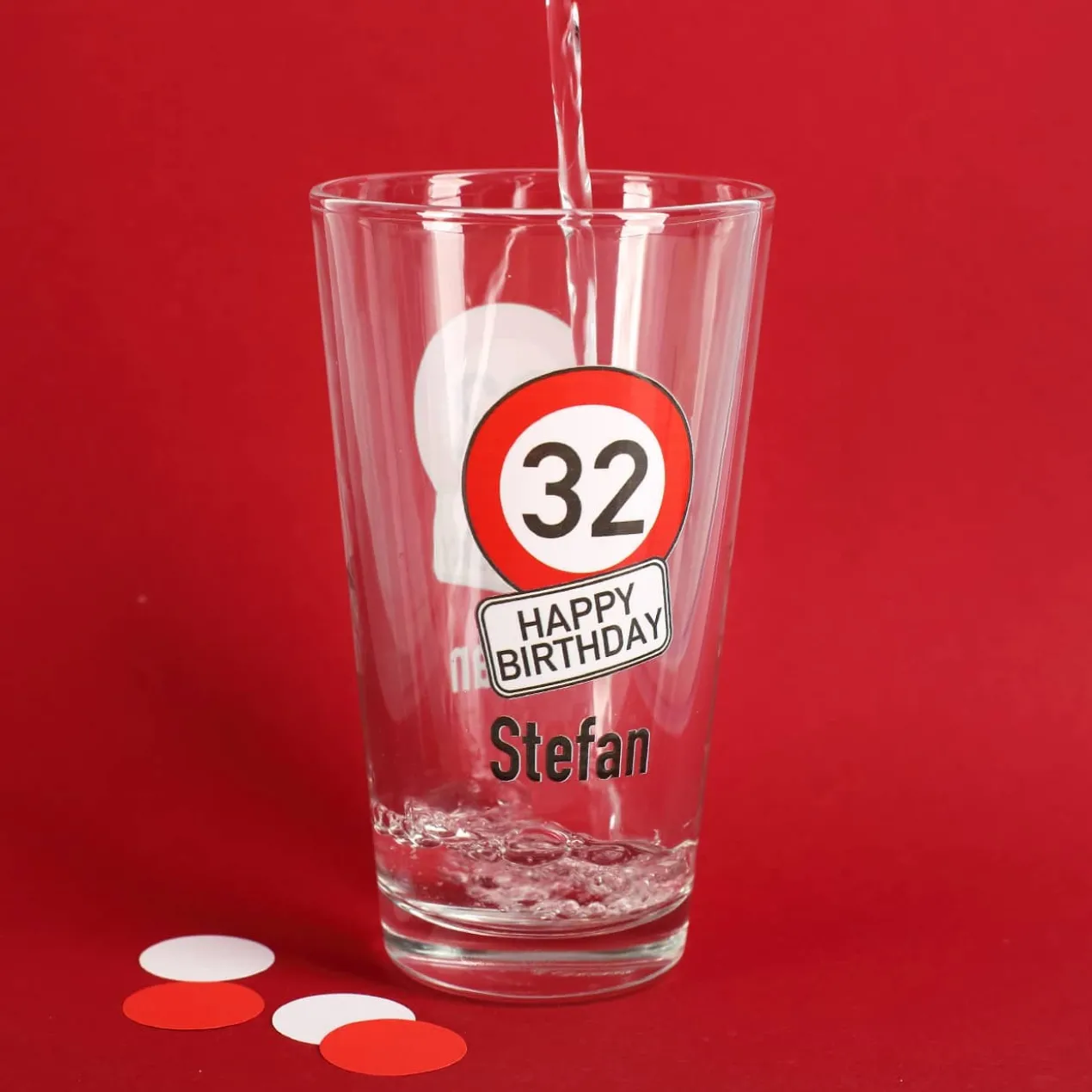 Bedrucktes Trinkglas zum Geburtstag mit Verkehrszeichen