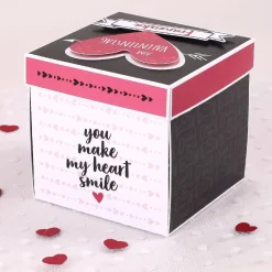Überraschungsbox zum Valentinstag für Gutscheine und romantische Wünsche