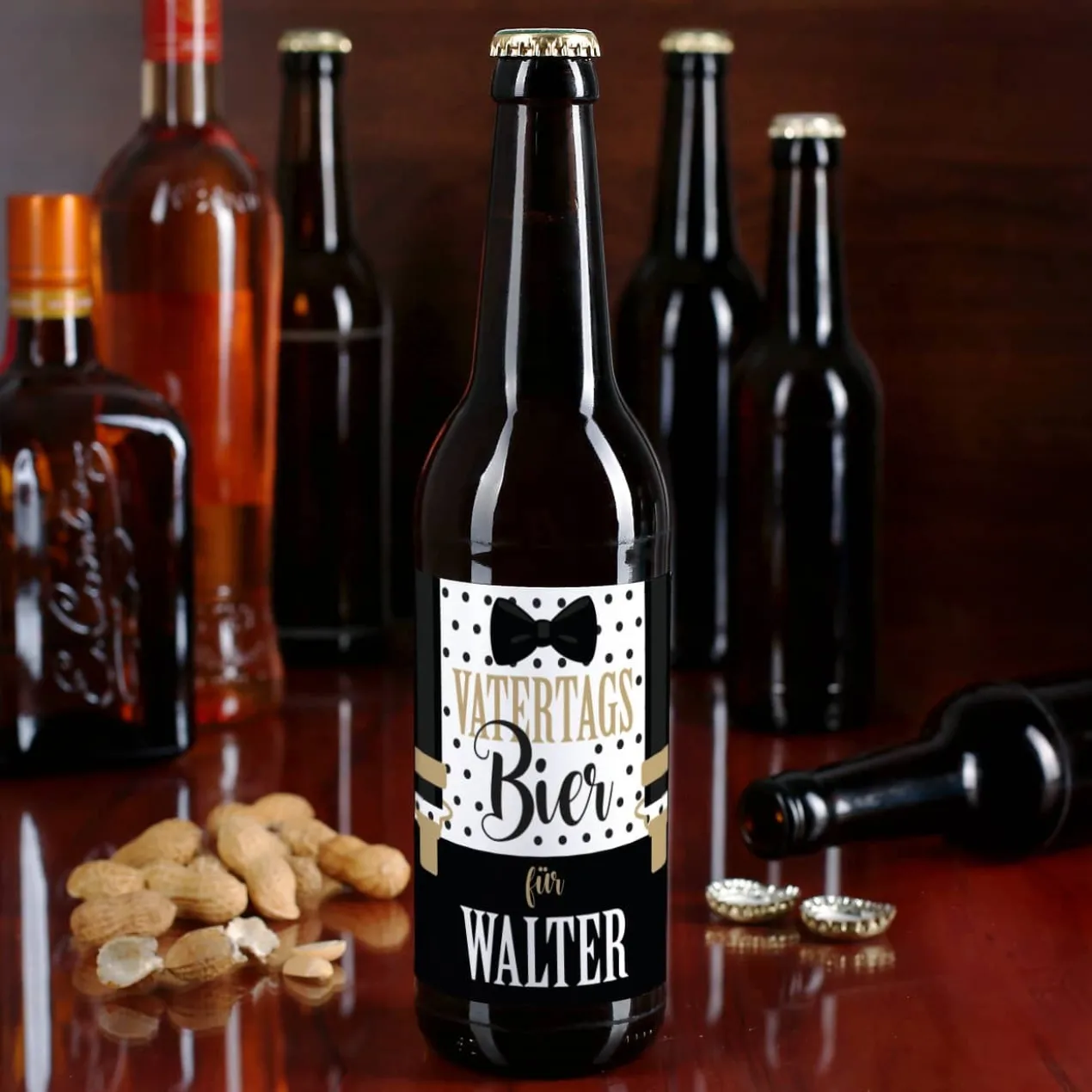 Bierflaschenaufkleber Vatertagsbier mit Hosenträger und Name