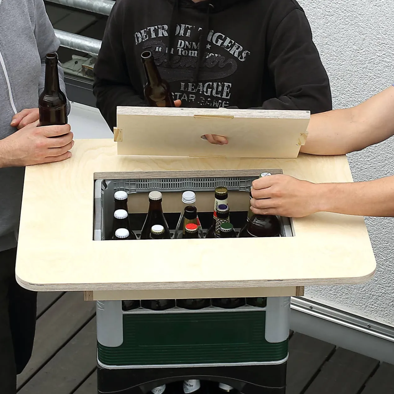 Bierkasten-Tisch mit persönlicher Wunschgravur