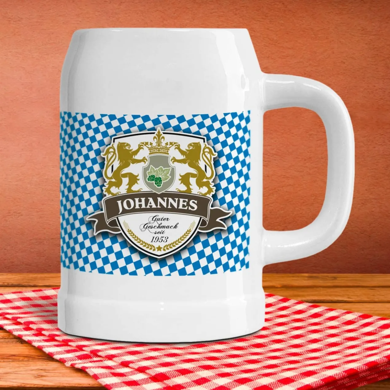 Bierkrug mit eigenem Namen im Löwen-Wappen