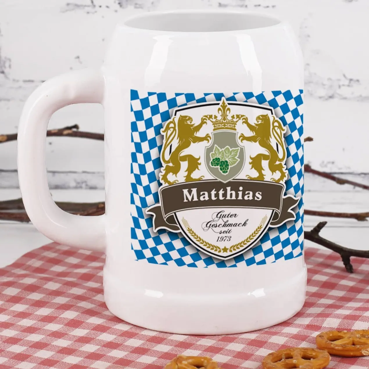 Bierkrug mit eigenem Namen im Löwen-Wappen
